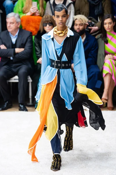 Look 18